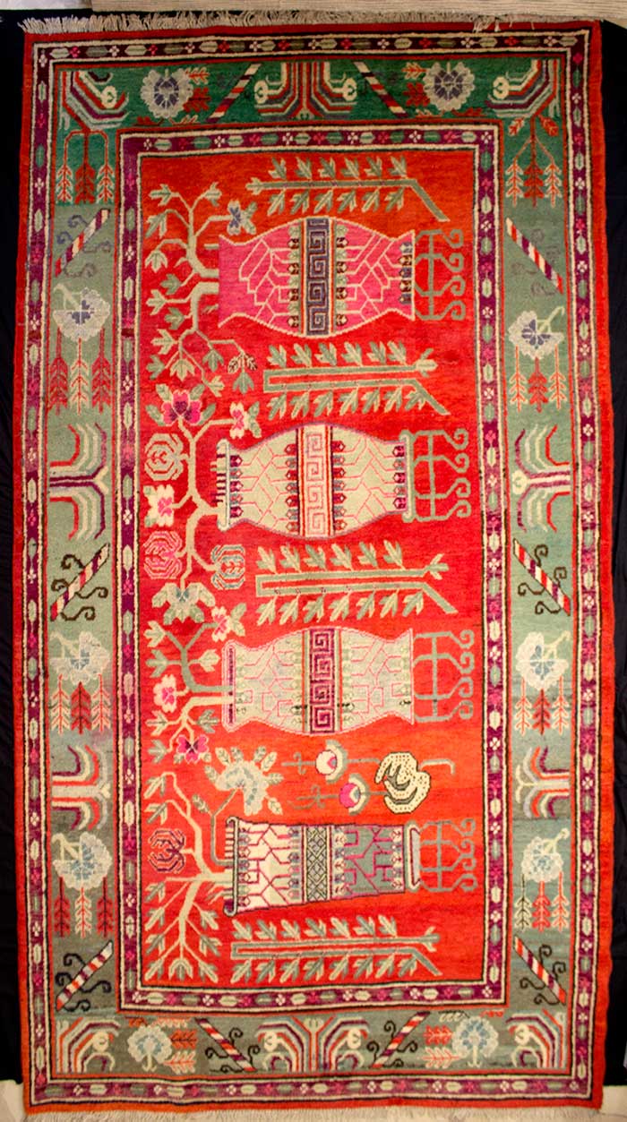 Tappeto cinese di vecchia manifattura. Oasi di Khotan, regione del Xingjan. Misura: 340×180 Codice: 27ad