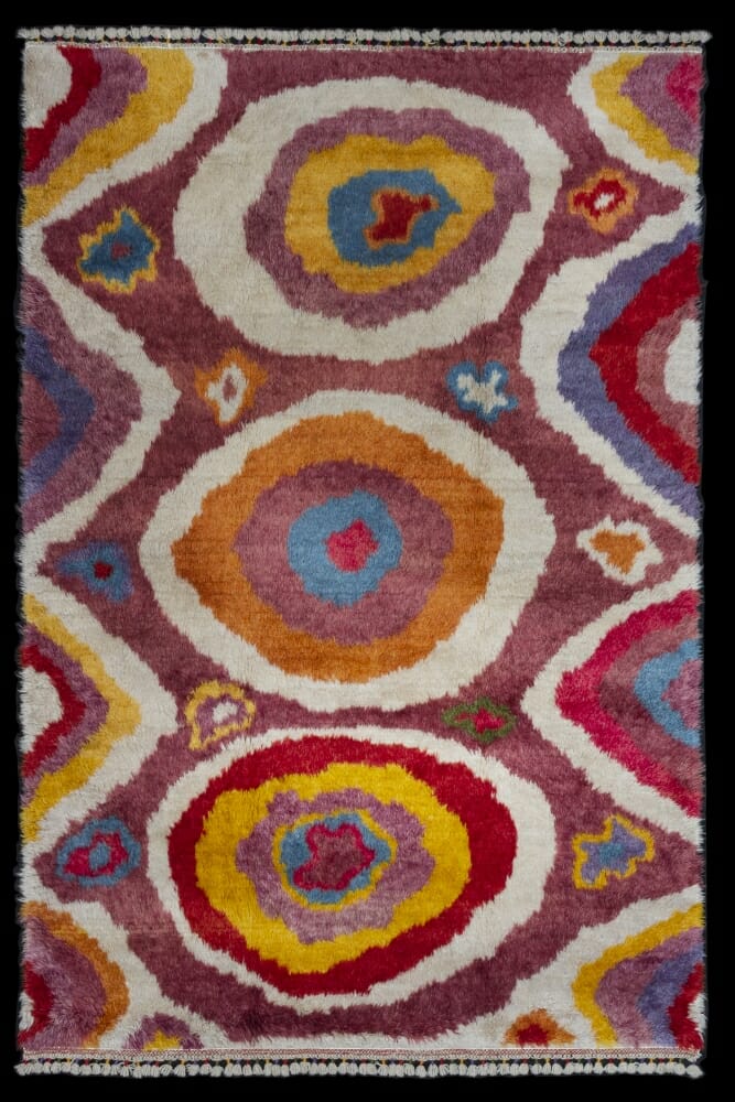 Tappeto Tulù Disegno in stile modernariato che ricorda gli anni 50/60, annodato nella regione di Konya con morbide lane d’angora. Misure: 301x198 cm. Codice: 3016