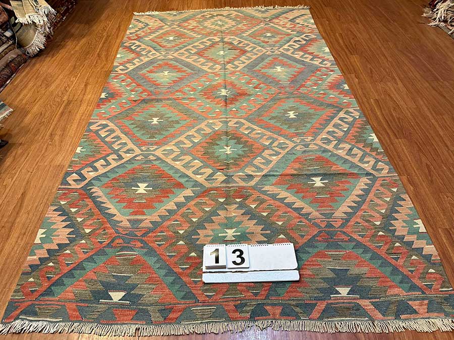 Tappeto kilim anatolico Kula Esme con motivi a losanghe e colori naturali – modello 3525 (295x171 cm), stile tradizionale visibile a Milano
