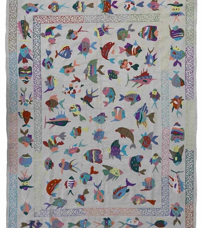 Tappeto kilim in lana 277×206 cm con decine di pesci multicolore su fondo grigio, cod. 3539, realizzato a mano