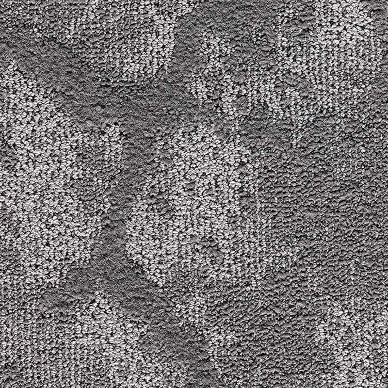 Primo piano di un tappeto grigio testurizzato con un mix di vello tagliato e a pelo lungo, che crea un sottile motivo astratto di aree grigie più chiare e più scure, perfetto per aggiungere lo stile automatico Bozza agli interni moderni.